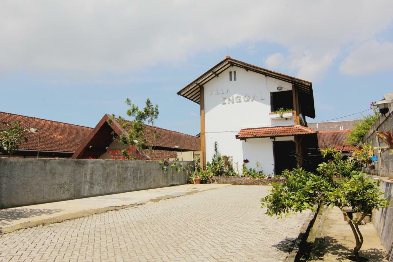 Villa Enggal Лембанг Екстериор снимка