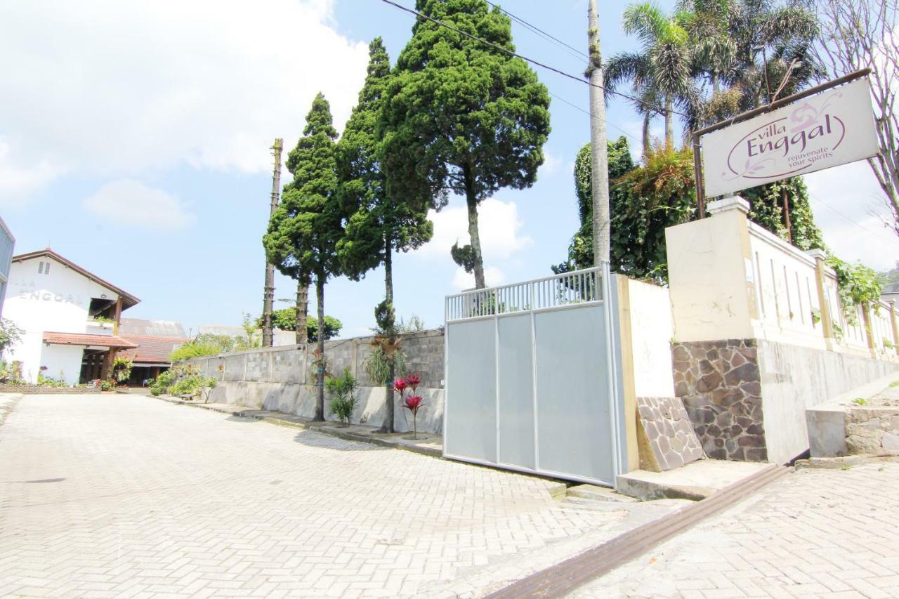 Villa Enggal Лембанг Екстериор снимка